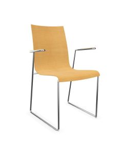 Brunner Fina 6414/A Stapelstuhl mit Kufengestell, Holzschale und Armlehnen